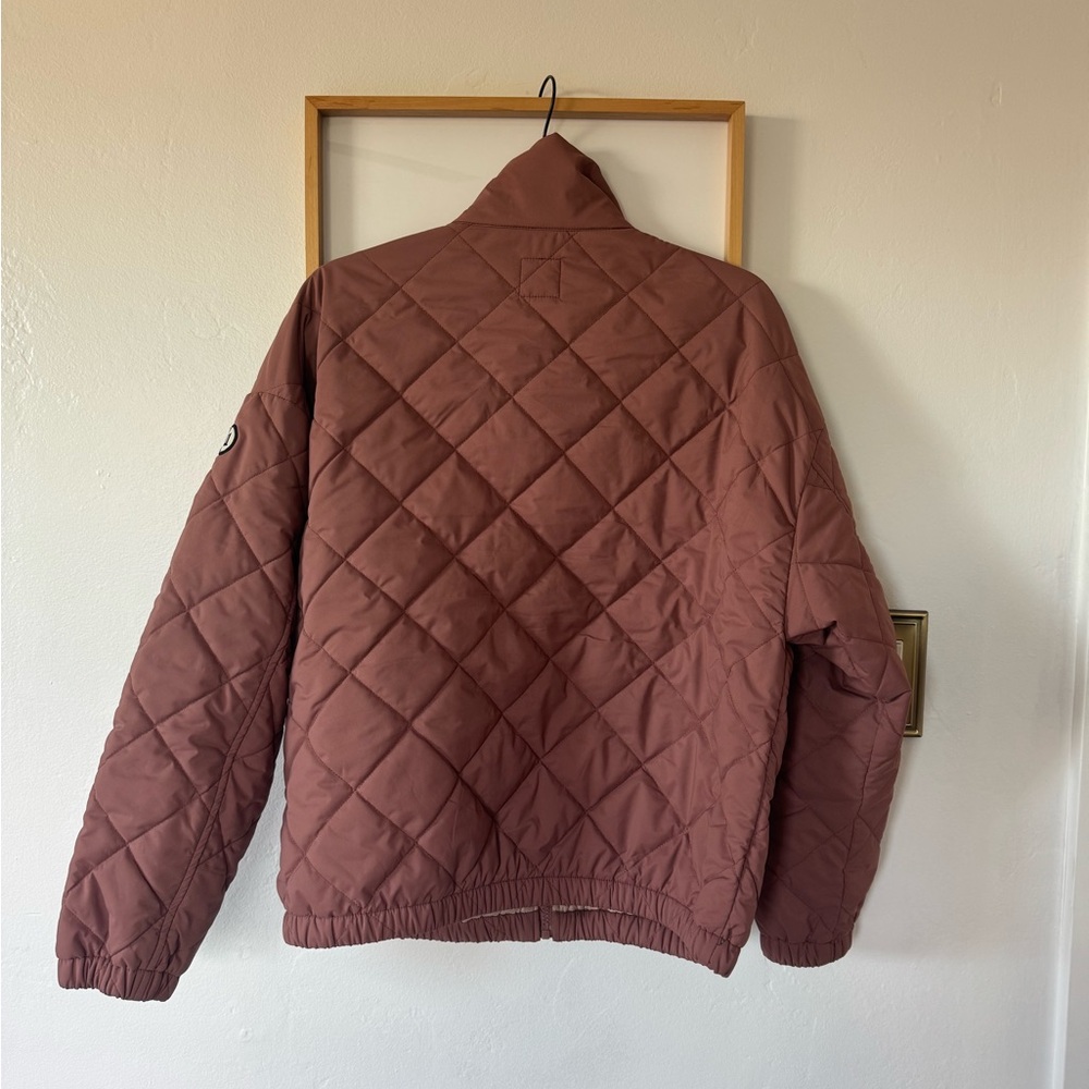 Vuori Halo Insulated Jacket in Dusty Rose - Picture 4 of 5